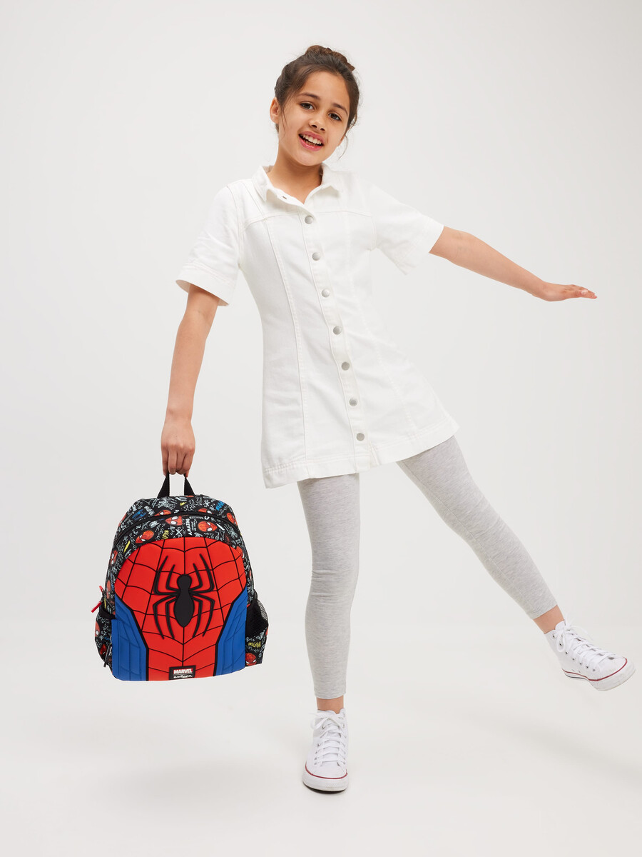 mochila con capucha del personaje spider-man junior