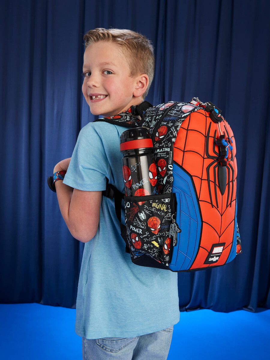 mochila con capucha del personaje spider-man junior