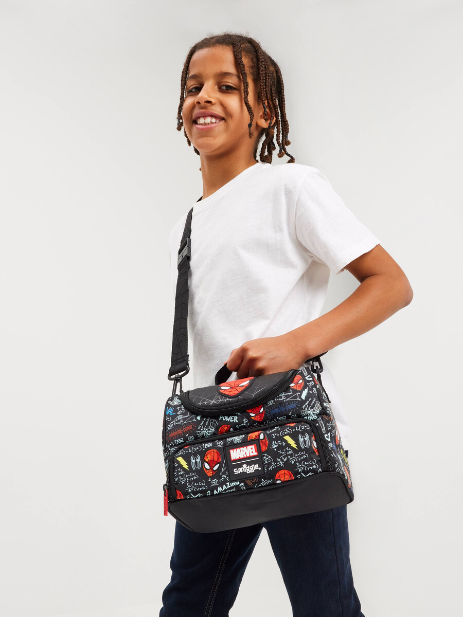 fiambrera de spider-man con doble bolsillo y correa
