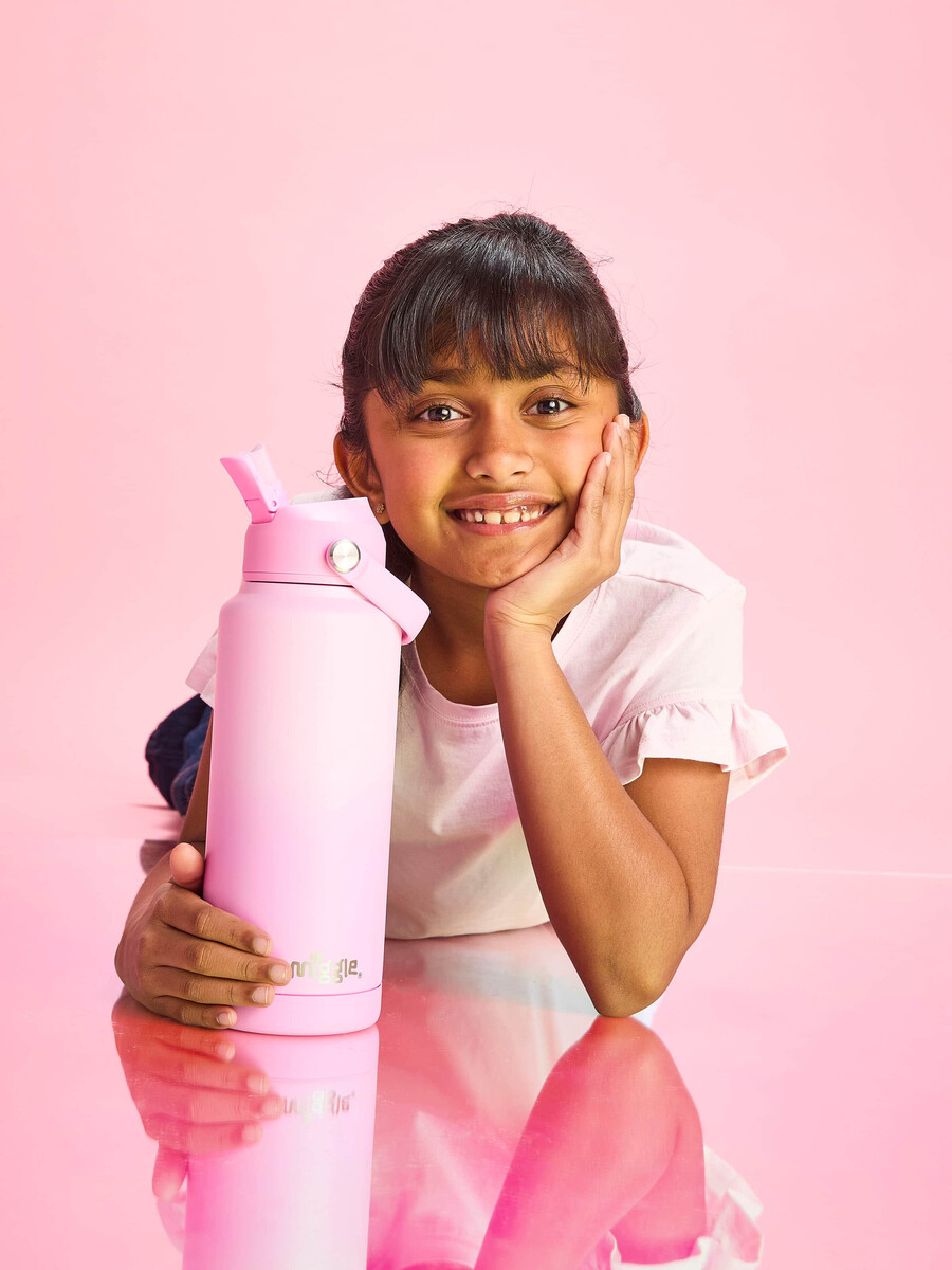 botella isotérmica de acero inoxidable con diseño ondulado 1 litro